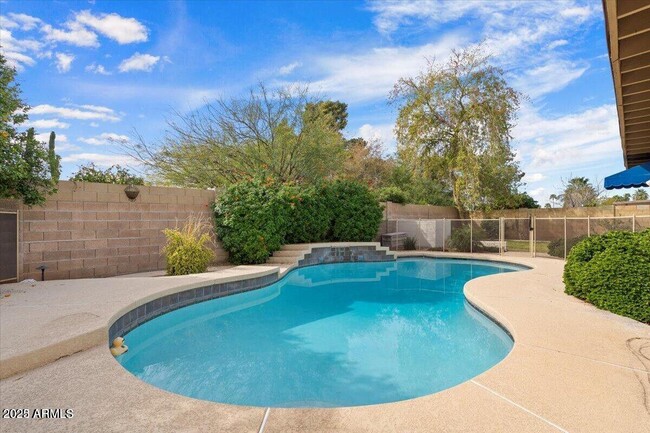 Building Photo - 5345 E Crocus Dr