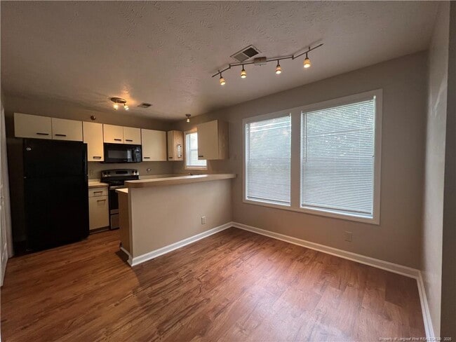 Building Photo - 950 Stewarts Creek Dr