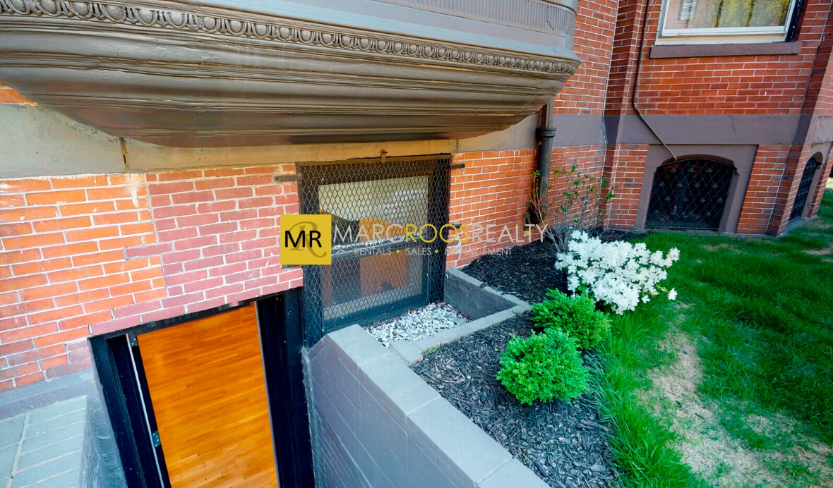 Building Photo - 398 Beacon St