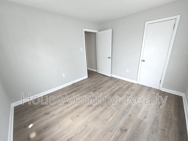 Building Photo - 1727 Dalton St