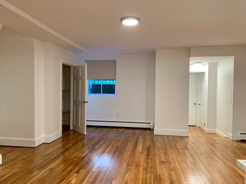 Building Photo - 138 Beacon St