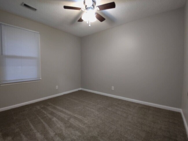 Building Photo - 602 Sand Ridge Rd