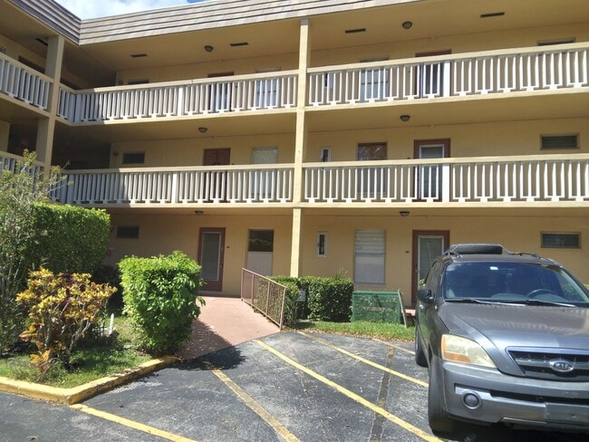 Building Photo - 5801 NW 62nd Ave