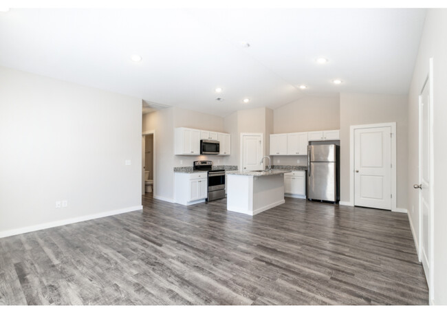 Building Photo - 596 E Martens Ct