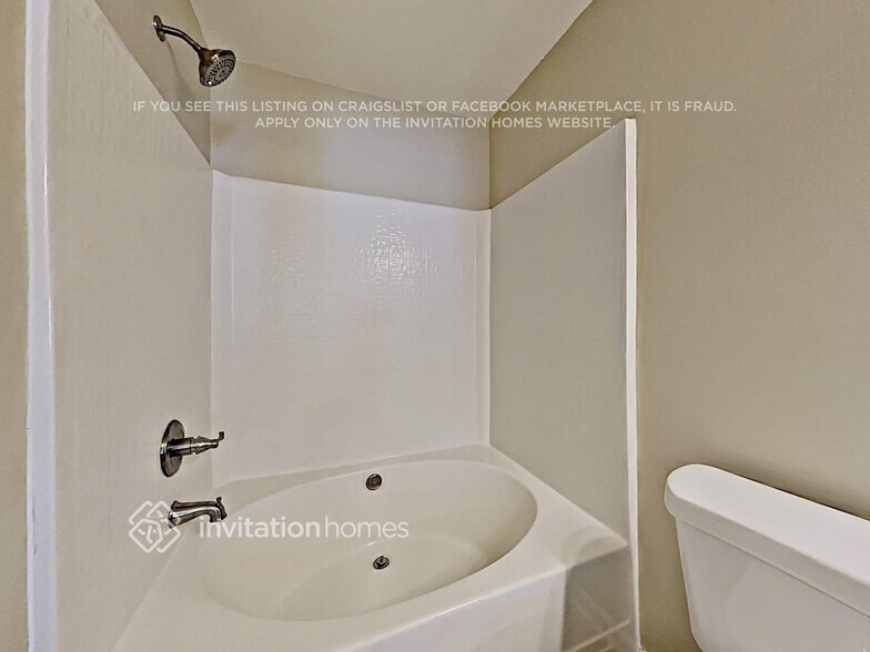 Building Photo - 15181 Tracy Beth Rd