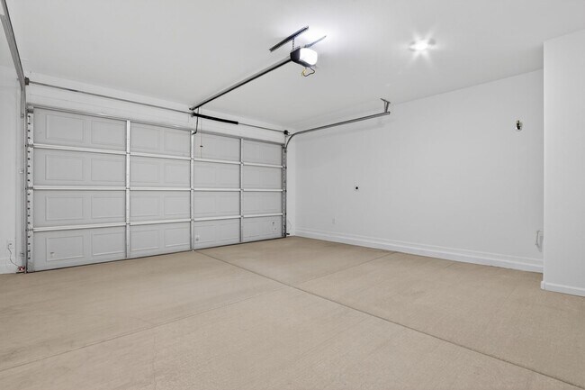 Building Photo - Modern 3BR Living with Resort-Style Amenities in Magma Vista Ranch