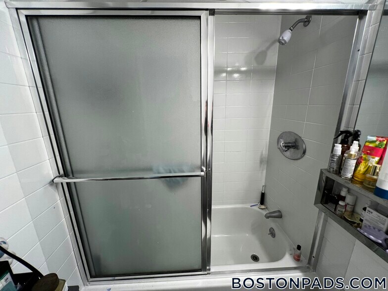 Building Photo - 62 Boylston St