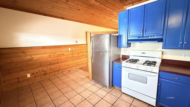 Building Photo - 54080 Pine Crest Ave