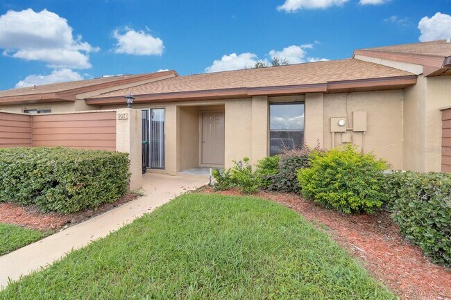 Building Photo - 907 Park Villa Cir