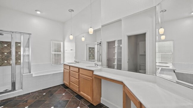 Building Photo - Tri-Level Townhome in Tustin