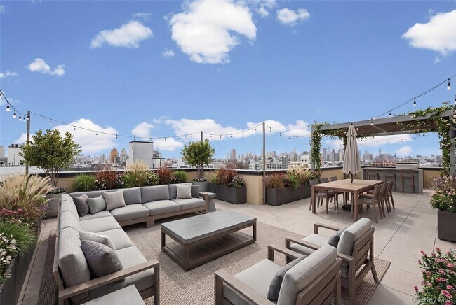 Building Photo - 444 Graham Ave