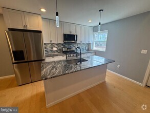 Building Photo - 2731 Mura St