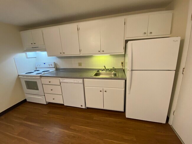 Building Photo - 95 Powers St