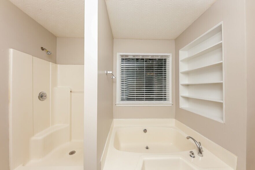 Building Photo - 524 Legacy Park Dr