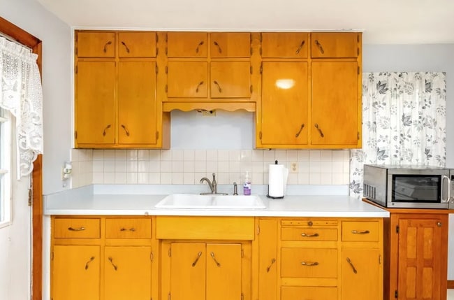 Building Photo - 3 Bed 1.5 Bath- Aliquippa PA