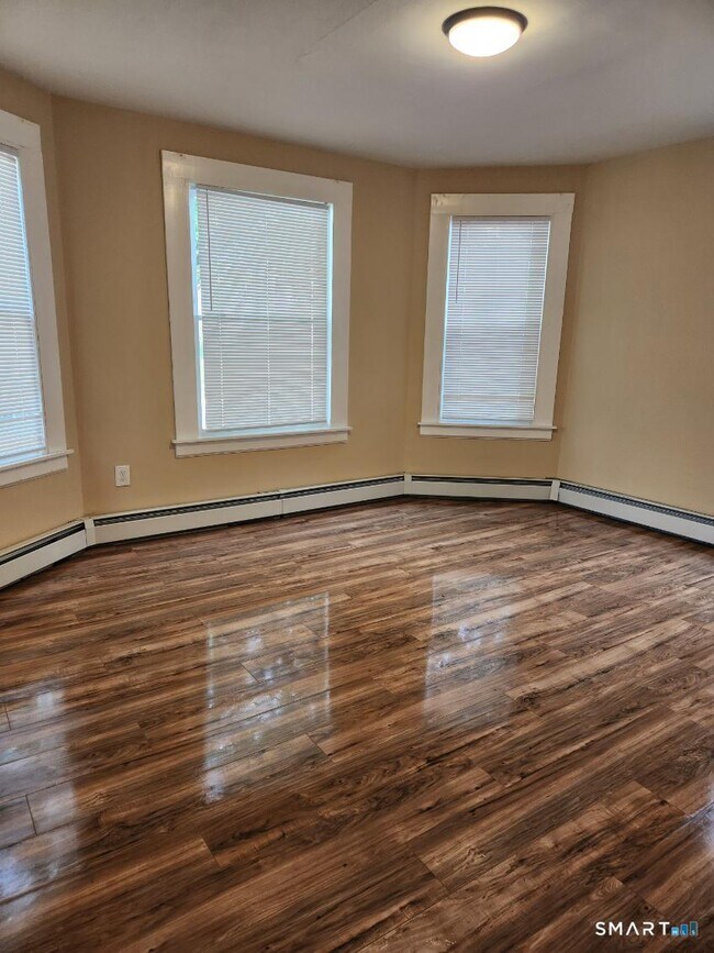 Building Photo - 368 Migeon Ave