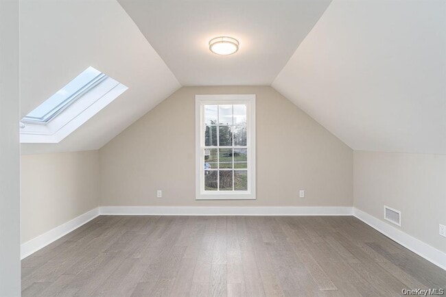 Building Photo - 970 Village Ln