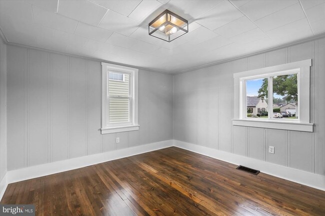 Building Photo - 1152 Stanley Ave