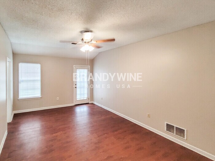 Building Photo - 4431 Grand Pyramid Dr