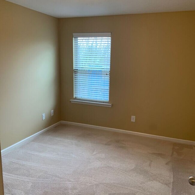 Building Photo - Townhome Condo