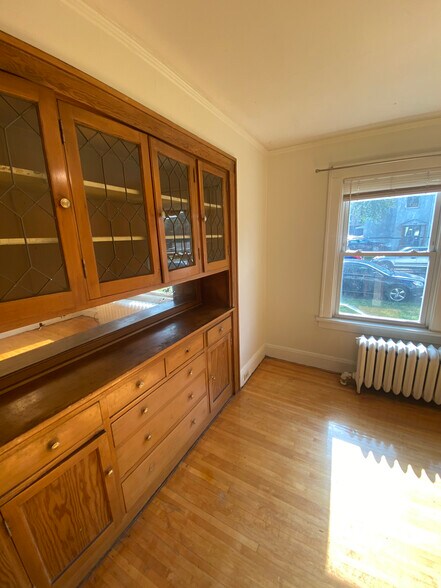 Building Photo - 809 13th Ave SE