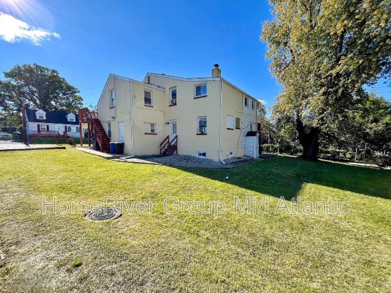 Building Photo - 1208 Daniels Ave