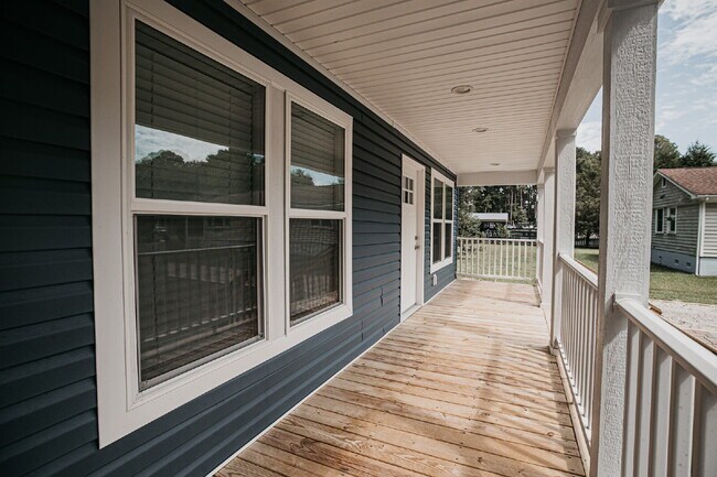 Building Photo - Inviting 3 bed, 2 bath Mount Pleasant rental