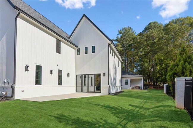 Building Photo - 115 Thome Dr