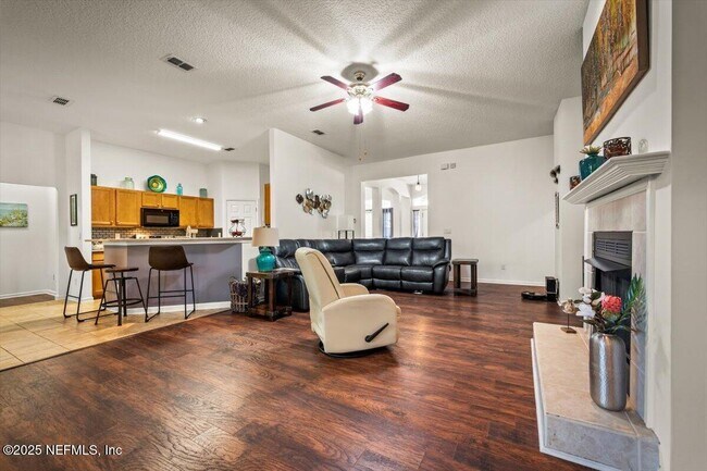 Building Photo - 86198 Meadowwood Dr