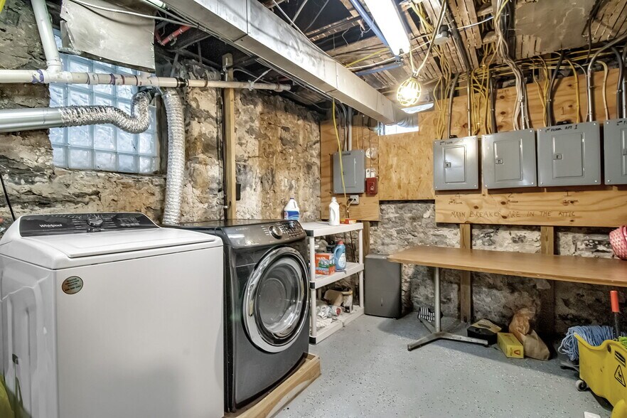 Building Photo - 580 Potomac Ave