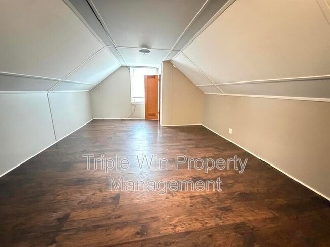 Building Photo - 8664 Belhaven Dr