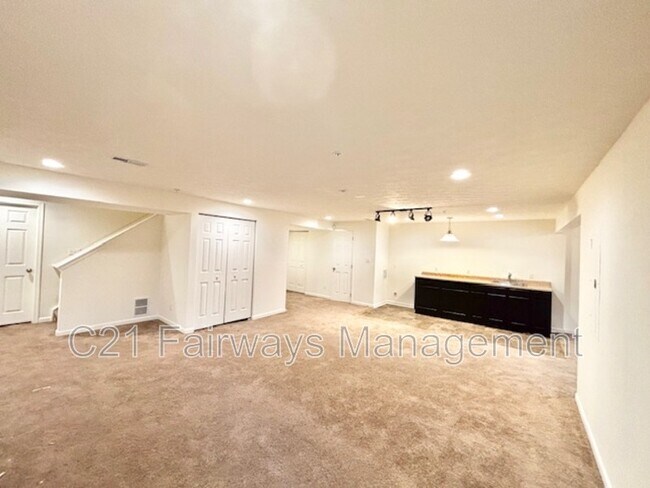 Building Photo - 6469 Lindsey Ln