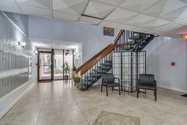 Building Photo - 6260 Palma Del Mar Blvd S