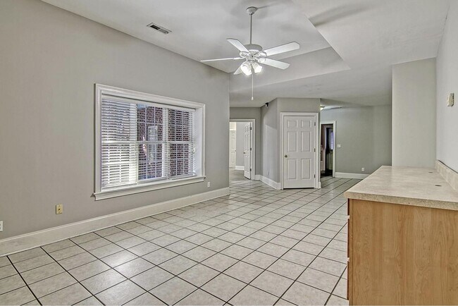 Building Photo - 4 Bedroom 3.5 Bath House in St. Thomas Poi...