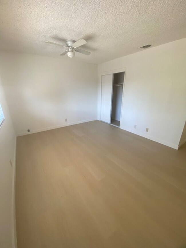 Building Photo - 1118 Woodridge Dr