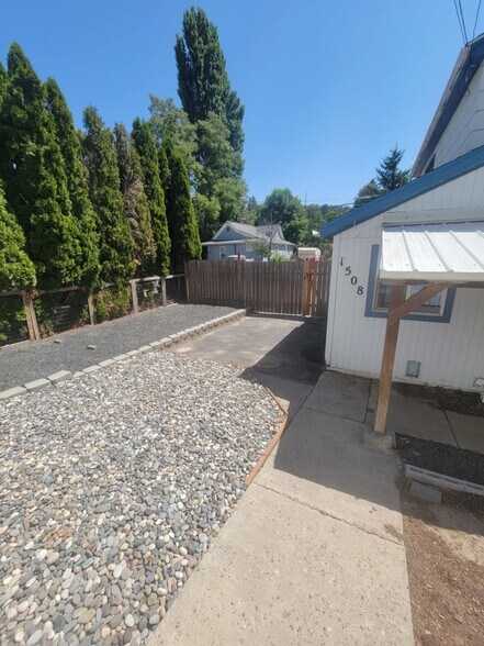 Primary Photo - 1508 Cedar St