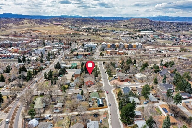 Building Photo - Fully renovated 3 bed/ 2.5 bath duplex in Casle Rock!!