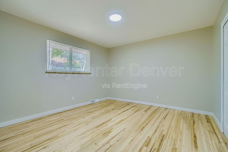 Building Photo - 10922 E 4th Way