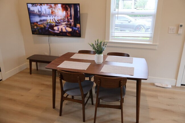 Building Photo - 204 E 35th St