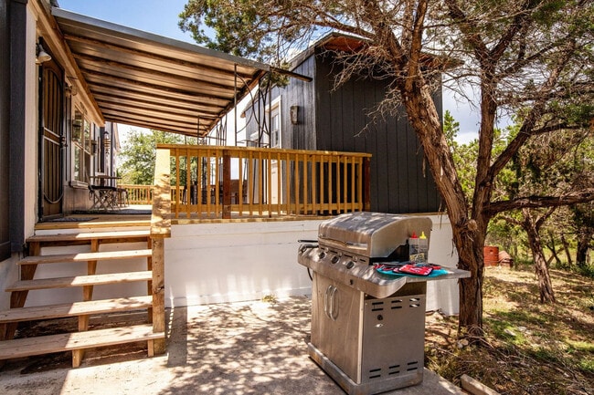 Building Photo - 705 Firefly Dr