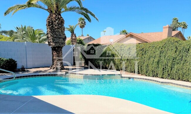 Building Photo - 618 W McNair St