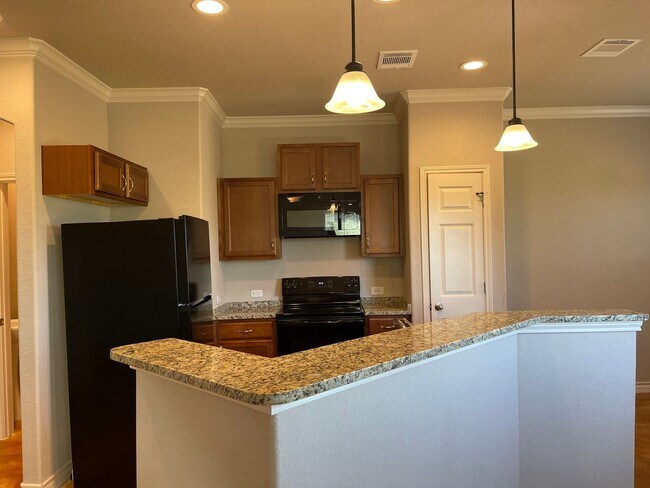 Building Photo - Townhome for rent