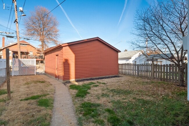 Building Photo - 4955 Tholozan Ave
