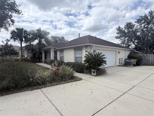 Building Photo - 10037 Crenshaw Cir