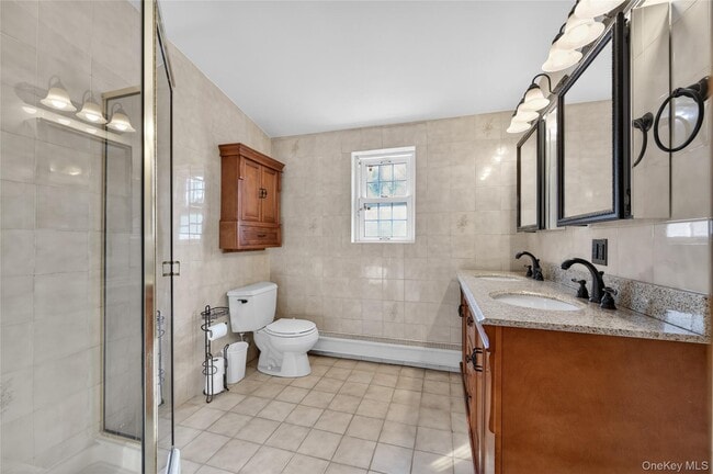 Building Photo - 3 Woodmere Ln