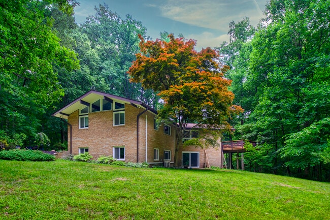 Building Photo - 5475 Green Bridge Rd