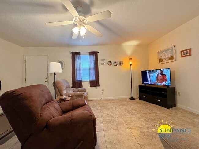 Building Photo - Charming 3-Bedroom Home located in between Hurlburt and Eglin AFB!
