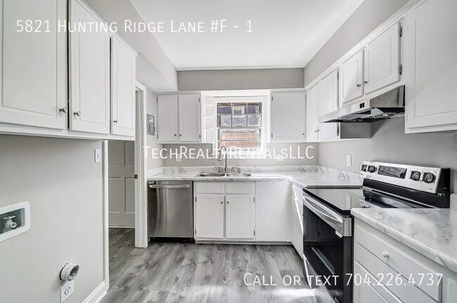 Building Photo - 5821 Hunting Ridge Ln
