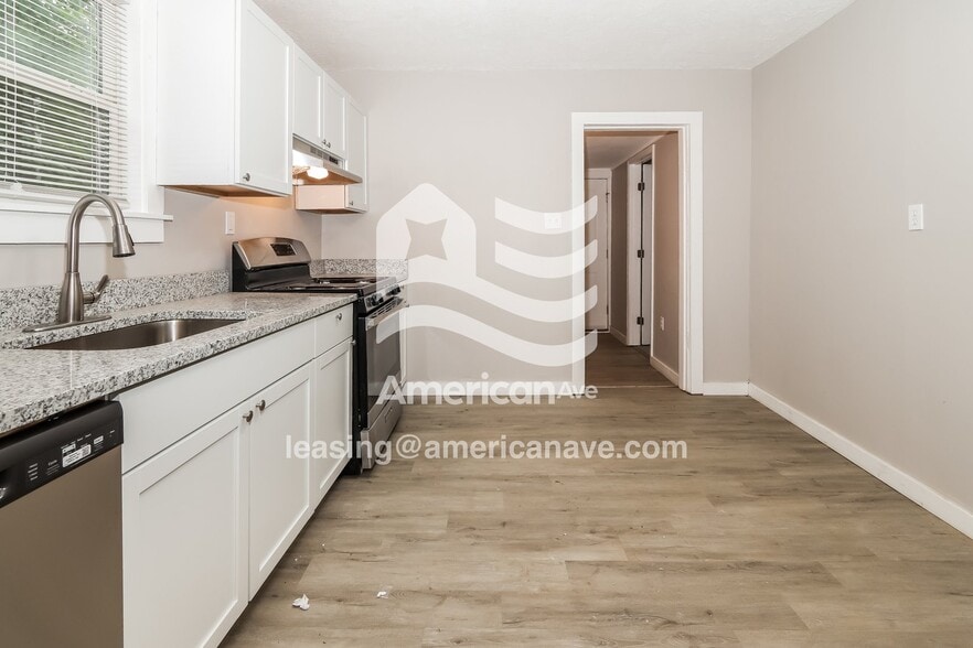 Building Photo - 927 W Whitney Ave