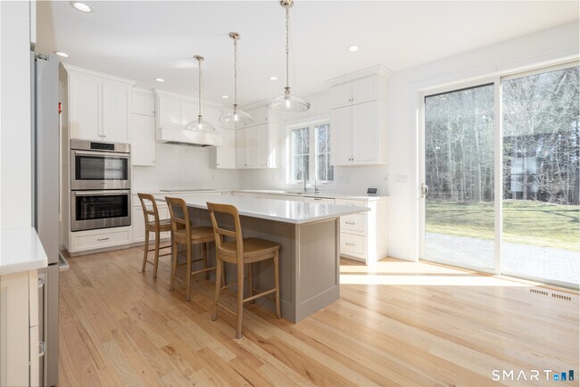 Building Photo - 112 Stallion Dr